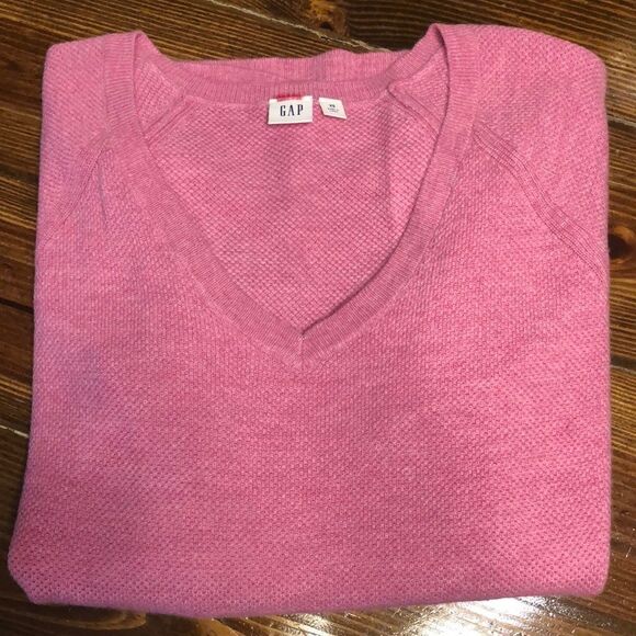GAP Super Soft Pink Ladies Sweater - Picture 1 of 3